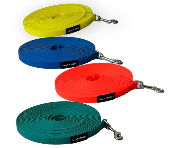 33 ft long line waterproof leashes with honeycomb pattern. Available in 4 colours, bright yellow, orange, blue and teal featuring a metal 360 degree swivel hook
